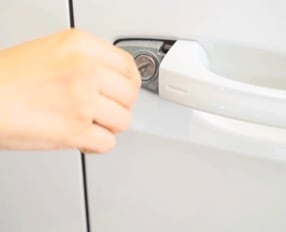 鍵の電池が弱い時のエンジンのかけかた